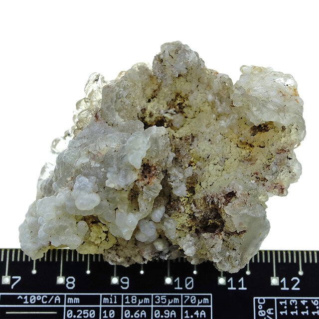 Hyalit-Opal mit grüner Fluoreszenz unter einer Kurzwellen-UV-Lampe Hyalit-Opal mit grüner Fluoreszenz unter einer Kurzwellen-UV-Lampe