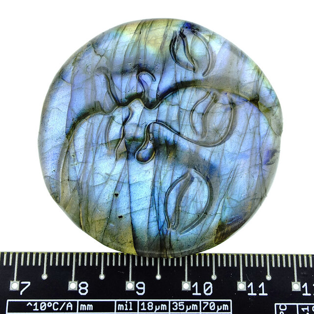 Wunderschöne Labradorit aus Madagaskar Durchmesser 4 CM Wunderschöne Labradorit aus Madagaskar Durchmesser 4 CM