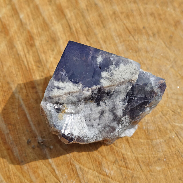 Fluorite from the UK with daylight fluorescence