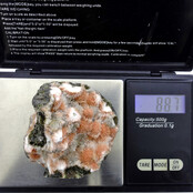 Thomsoniet met mesoliet Thomsoniet met mesoliet