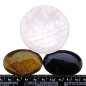 Schale aus Rosenquarz aus  mit Handsteinen aus Tigerauge und Obsidian Schale aus Rosenquarz aus  mit Handsteinen aus Tigerauge und Obsidian