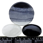 Schaaltje van zebra jaspis met handstenen van bergkristal en obsidiaan Schaaltje van zebra jaspis met handstenen van bergkristal en obsidiaan