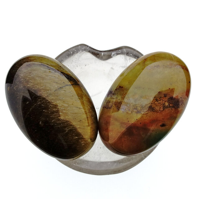 Schale aus Rauchquarz aus  mit Handsteinen aus Tigerauge und Jaspis Schale aus Rauchquarz aus  mit Handsteinen aus Tigerauge und Jaspis