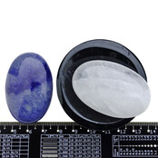 Schale aus Obsidian  mit Handsteinen aus Aventurin und Bergkristall Schale aus Obsidian  mit Handsteinen aus Aventurin und Bergkristall