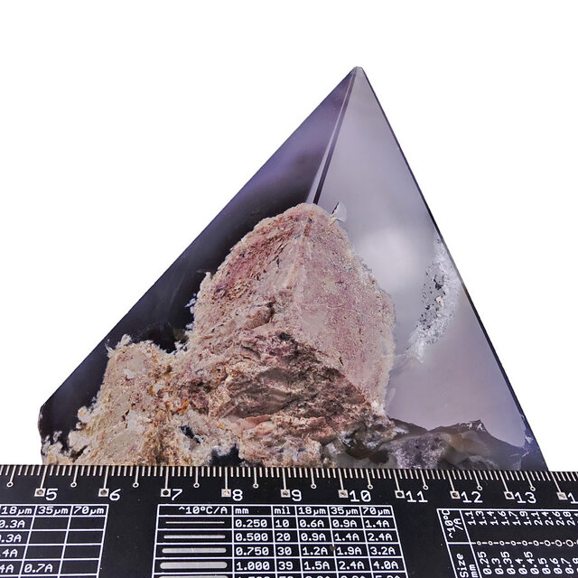 Agaat punt uit Brazilië, 640 gram en 9 cm hoog Agaat punt uit Brazilië, 640 gram en 9 cm hoog