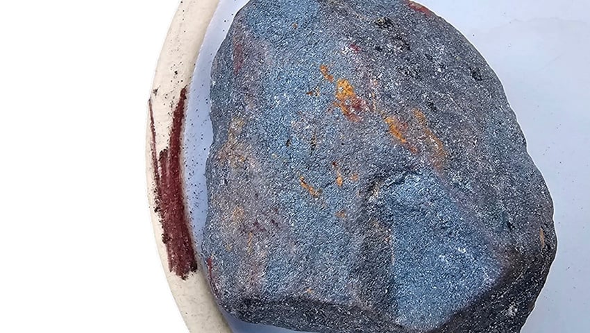 Red streak of hematite