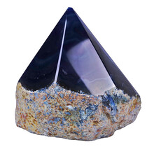 Agate point, 685 grams and 10 cm high