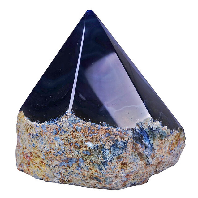 Agate point, 685 grams and 10 cm high Agate point, 685 grams and 10 cm high