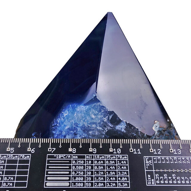 Agaat punt uit Brazilië, 685 gram en 10 cm hoog Agaat punt uit Brazilië, 685 gram en 10 cm hoog