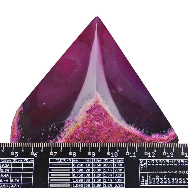 Agate point, 940 grams and 11 cm high Agate point, 940 grams and 11 cm high
