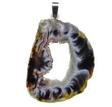 Mooie geode hanger met zilveren oogje