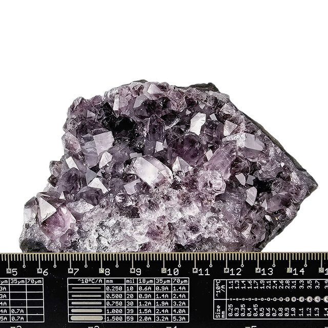 Amethyst, von beruhigenden Eigenschaften bis zu tiefen Transformationen, 650 Gramm Amethyst, von beruhigenden Eigenschaften bis zu tiefen Transformationen, 650 Gramm