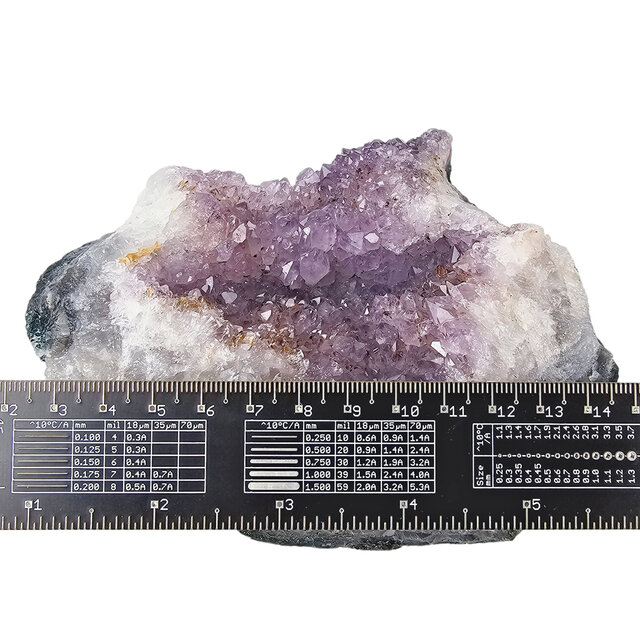 Amethyst, von beruhigenden Eigenschaften bis zu tiefen Transformationen, 980 Gramm Amethyst, von beruhigenden Eigenschaften bis zu tiefen Transformationen, 980 Gramm