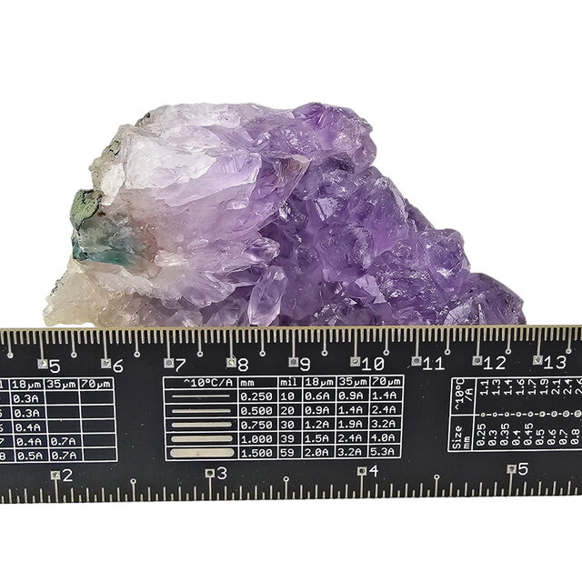 Amethyst, von beruhigenden Eigenschaften bis zu tiefen Transformationen, 380 Gramm Amethyst, von beruhigenden Eigenschaften bis zu tiefen Transformationen, 380 Gramm