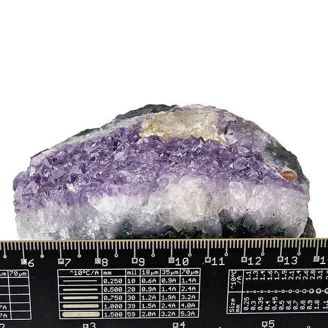 Amethyst, von beruhigenden Eigenschaften bis zu tiefen Transformationen, 750 Gramm Amethyst, von beruhigenden Eigenschaften bis zu tiefen Transformationen, 750 Gramm