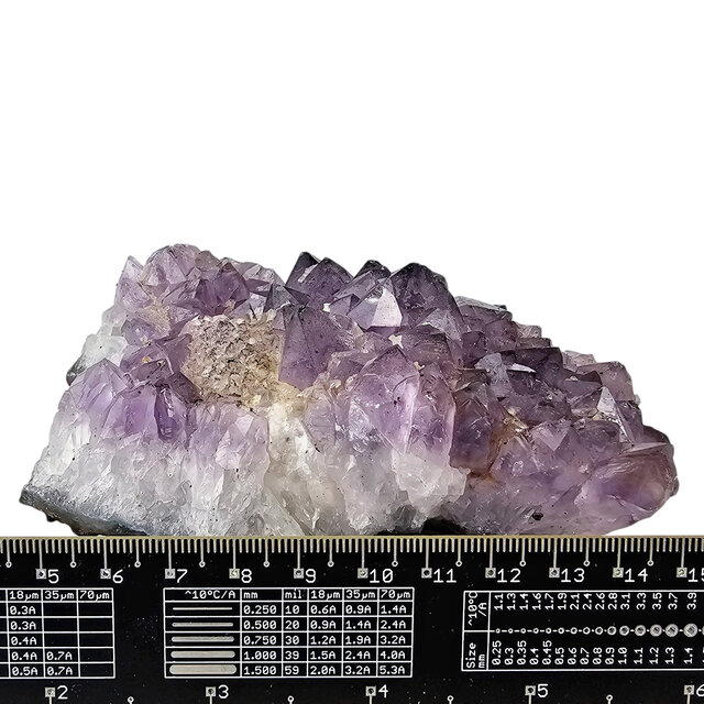 Amethist, van kalmerende eigenschappen tot diepe transformaties, 725 gram Amethist, van kalmerende eigenschappen tot diepe transformaties, 725 gram