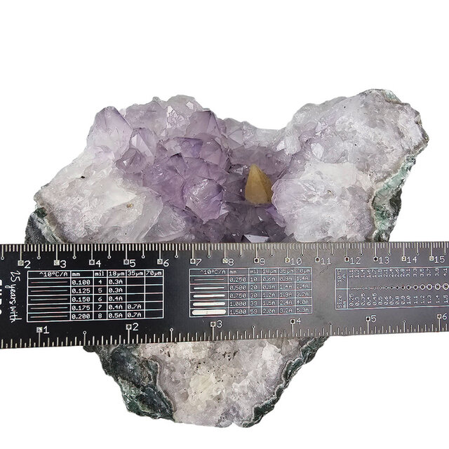 Amethyst, von beruhigenden Eigenschaften bis zu tiefen Transformationen, 1095 Gramm Amethyst, von beruhigenden Eigenschaften bis zu tiefen Transformationen, 1095 Gramm