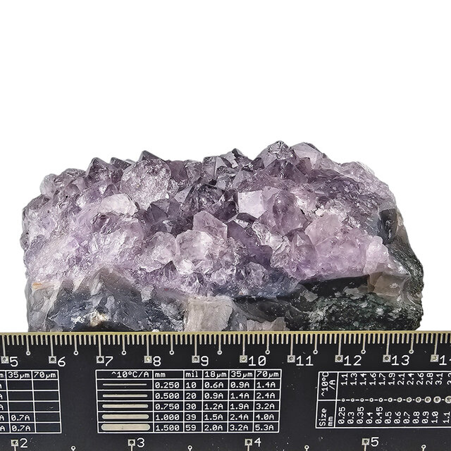 Amethist, van kalmerende eigenschappen tot diepe transformaties, 595 gram Amethist, van kalmerende eigenschappen tot diepe transformaties, 595 gram