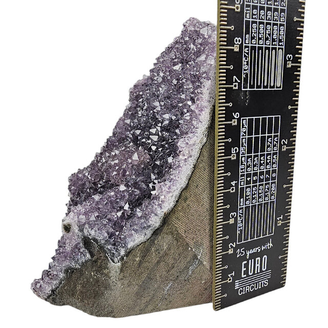 Diep paarse amethist cluster uit Uruguay 680 gram Diep paarse amethist cluster uit Uruguay 680 gram