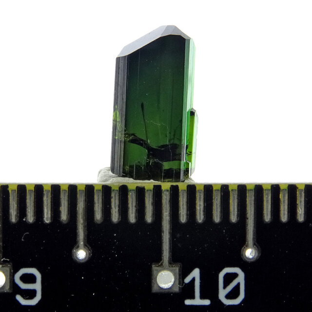 Grüner Epidot-Kristall aus Pakistan