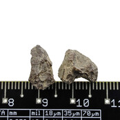 Calate 002 meteoriet uit Chili 2 stukjes