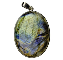 Beautiful pendant of labradorite in Silver