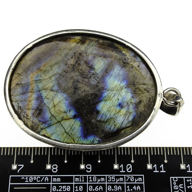 Beautiful pendant of labradorite in Silver
