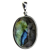 Beautiful pendant of labradorite in Silver
