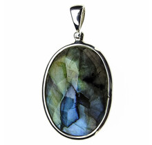 Mooie hanger van labradoriet in zilver