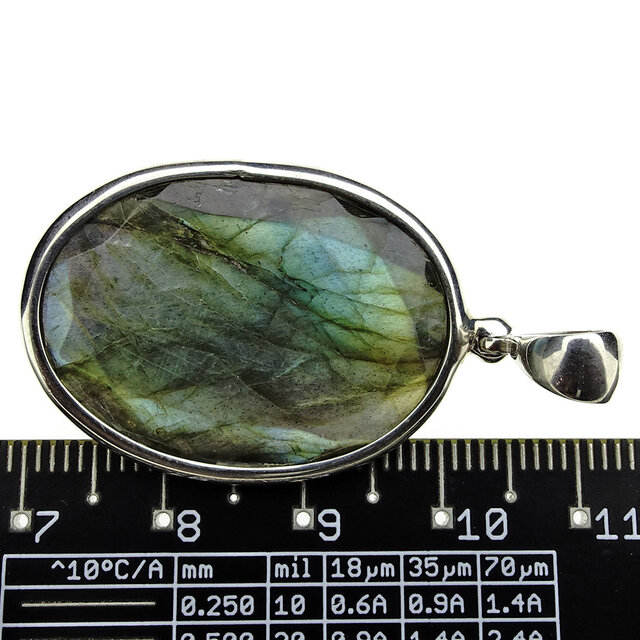 Beautiful pendant of labradorite in Silver