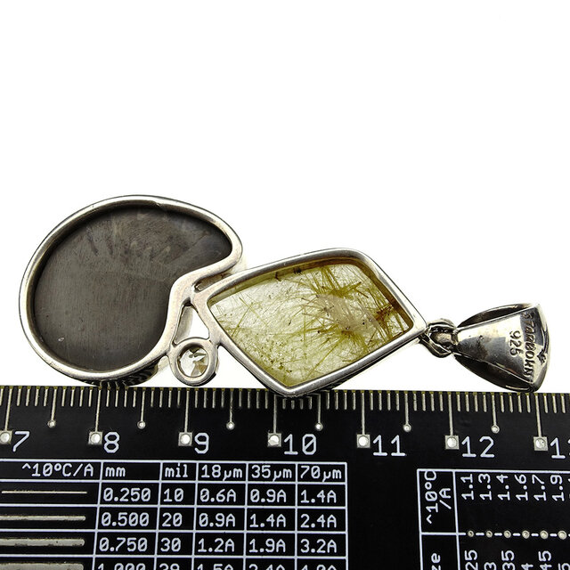 Rutielkwarts hanger met  ammoniet in zilver