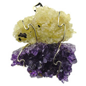 Anhänger aus rohem, gebranntem und natürlichem Amethyst. Der Anhänger is vergoldet