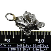 Mooie hanger van ijzermeteoriet kristallen