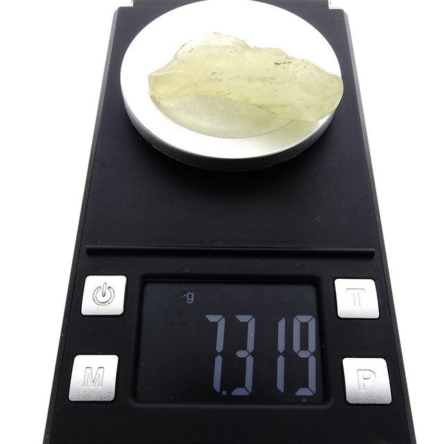 Libyan glass or gold tektite