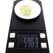 Libyan glass or gold tektite