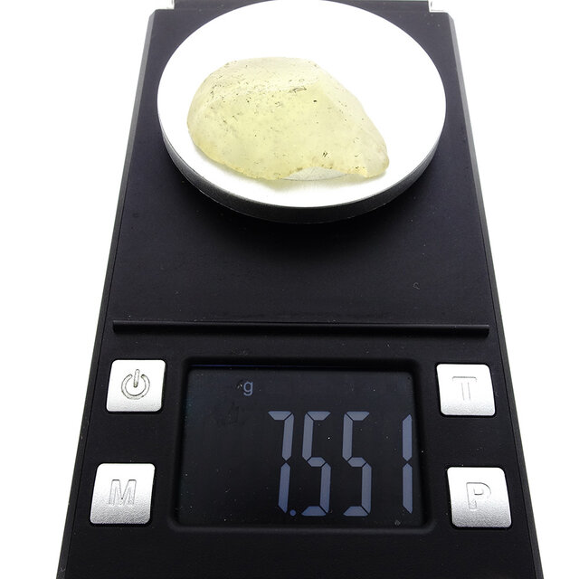 Libyan glass or gold tektite