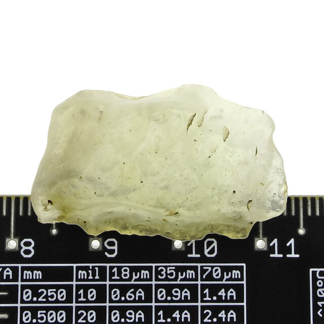 Libyan glass or gold tektite