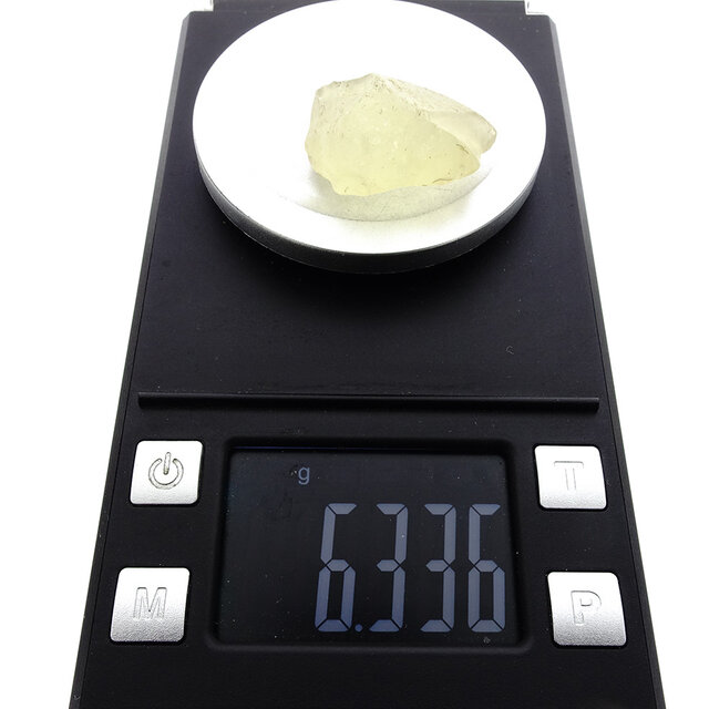 Libyan glass or gold tektite