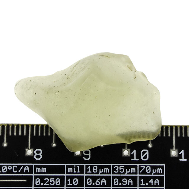 Libyan glass or gold tektite