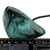Mooie doorboorde hanger van  chrysocolla uit Congo