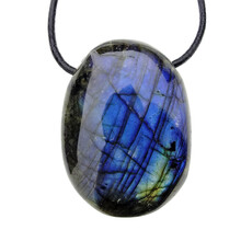 Beautiful drilled pendant made of labradorite