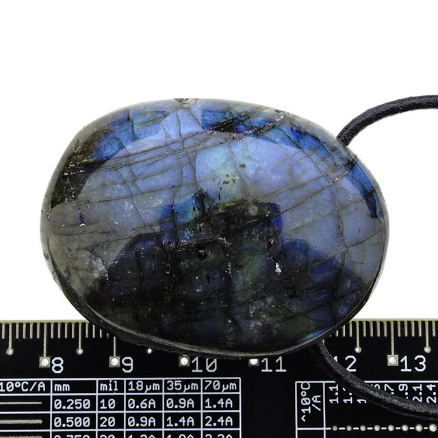 Beautiful drilled pendant made of labradorite