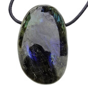 Beautiful drilled pendant made of labradorite