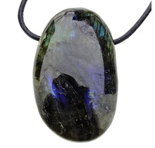 Beautiful drilled pendant made of labradorite