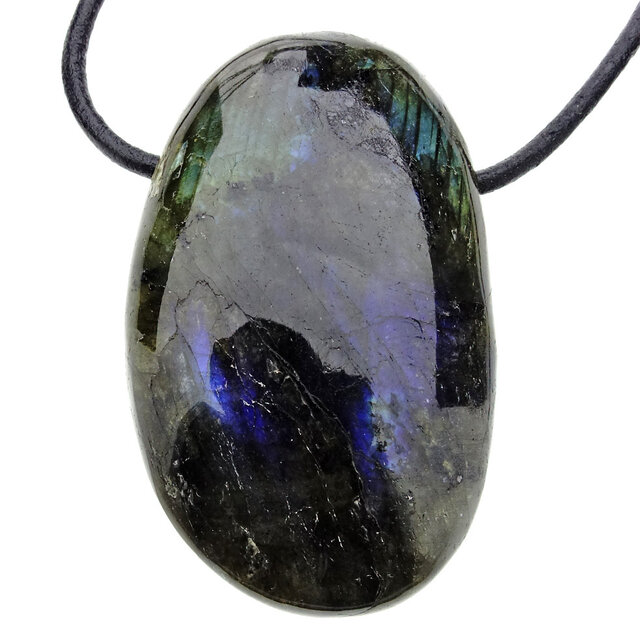 Beautiful drilled pendant made of labradorite