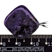 Schönes lila Mineral aus Sibirien