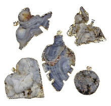 5 versilberte Chalceony-Anhänger aus Uruguay