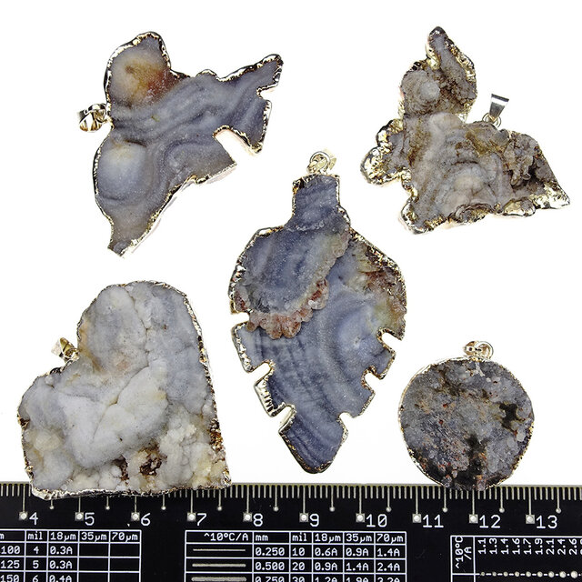 5 versilberte Chalceony-Anhänger aus Uruguay