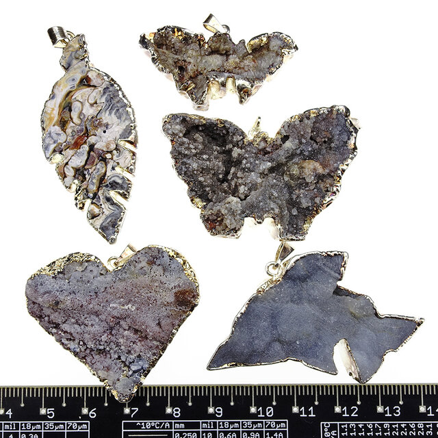 5 versilberte Chalceony-Anhänger aus Uruguay