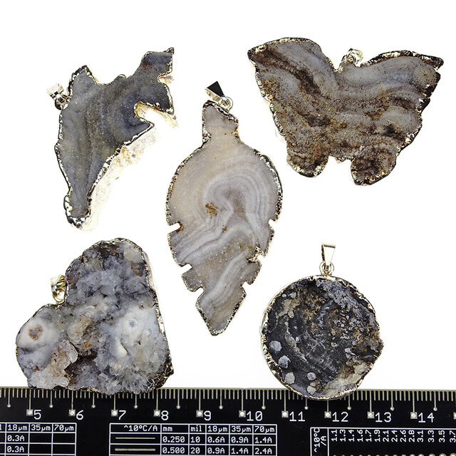 5 stuks verzilverde chalceoon hangers uit Uruguay